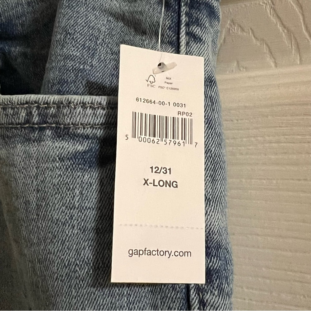 NWT Gap Mid Rise Destructed Universal Legging with Wellwash, size 12/31 X-Long - Picture 3 of 6
